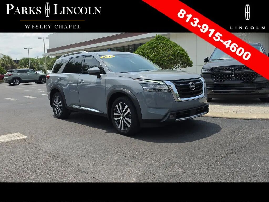 2022 Nissan Pathfinder Platinum — photo 1 of 13