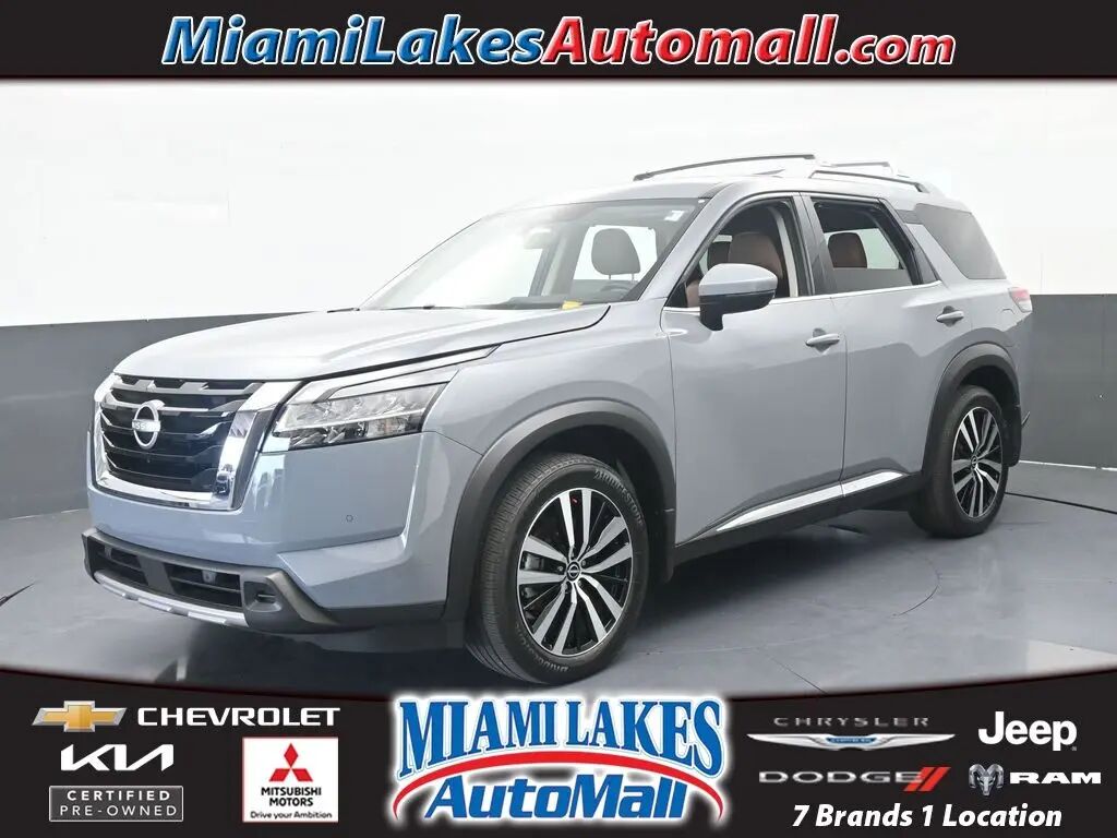 2024 Nissan Pathfinder Platinum — photo 1 of 13