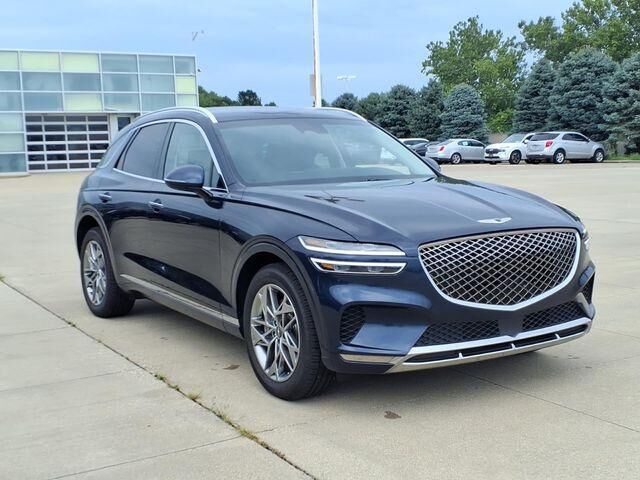 2025 Genesis GV70 2.5T Standard — photo 1 of 13
