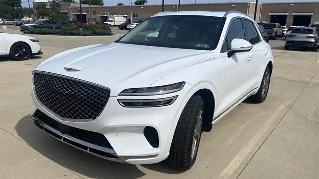 2024 Genesis GV70 2.5T Standard — photo 1 of 3