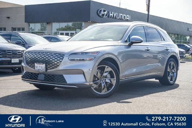 2023 Genesis Electrified GV70 Base