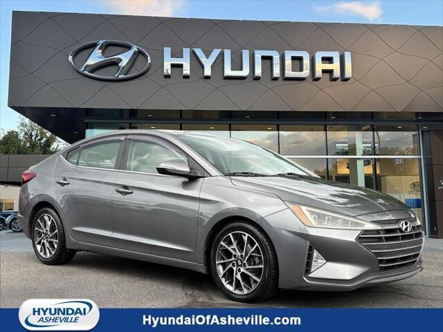 2019 Hyundai ELANTRA Limited — photo 1 of 13
