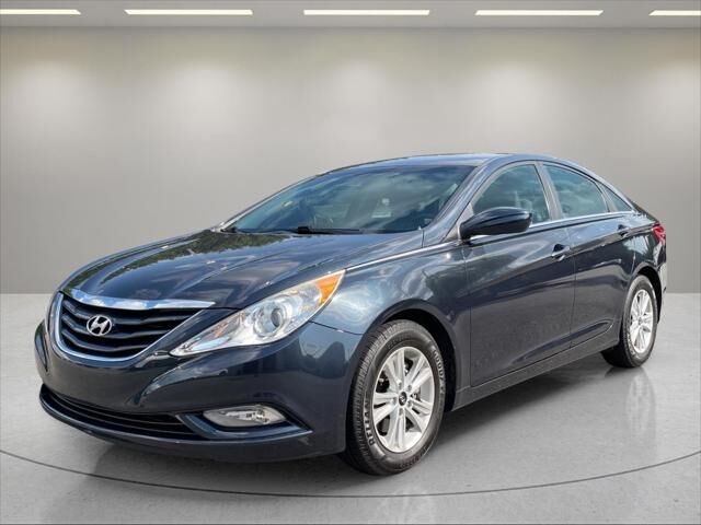 2013 Hyundai SONATA GLS — photo 1 of 1