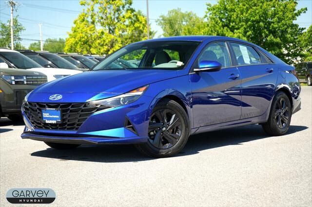 2023 Hyundai ELANTRA SEL — photo 1 of 4