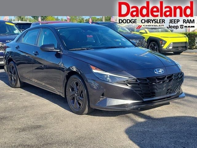 2022 Hyundai ELANTRA SEL — photo 1 of 13