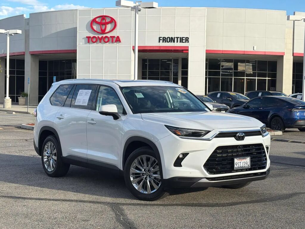 2025 Toyota Grand Highlander Platinum — photo 1 of 12