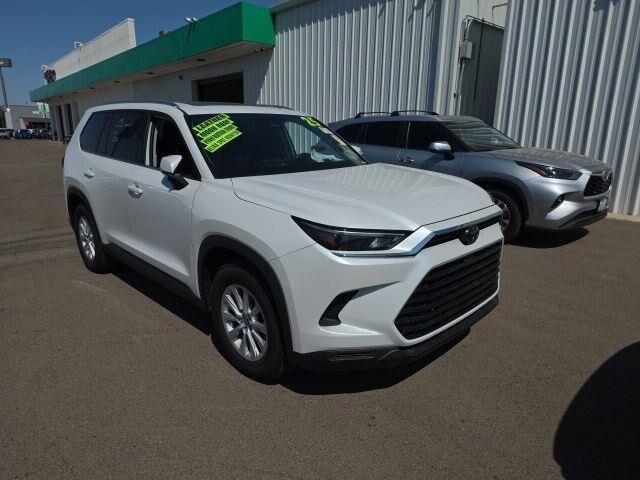 2025 Toyota Grand Highlander LE — photo 1 of 5