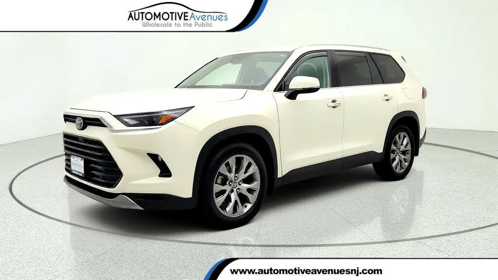 2024 Toyota Grand Highlander XLE — photo 1 of 13