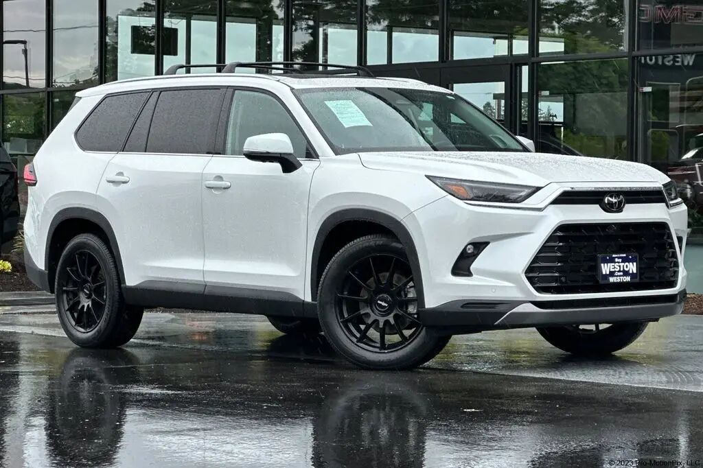 2024 Toyota Grand Highlander Platinum — photo 1 of 13