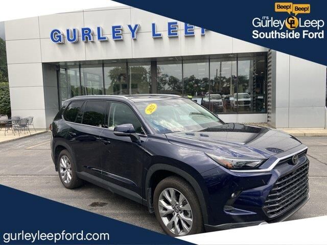 2025 Toyota Grand Highlander Hybrid Limited — photo 1 of 13