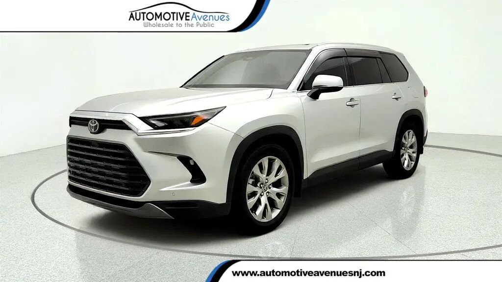 2024 Toyota Grand Highlander Hybrid XLE — photo 1 of 13