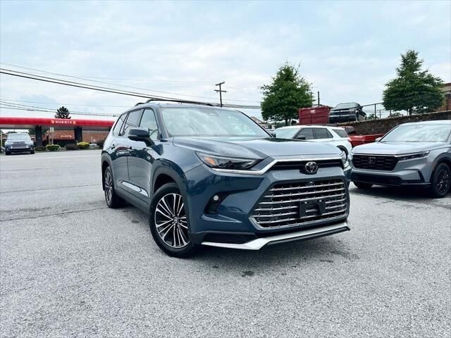 2025 Toyota Grand Highlander Hybrid MAX Limited — photo 1 of 13