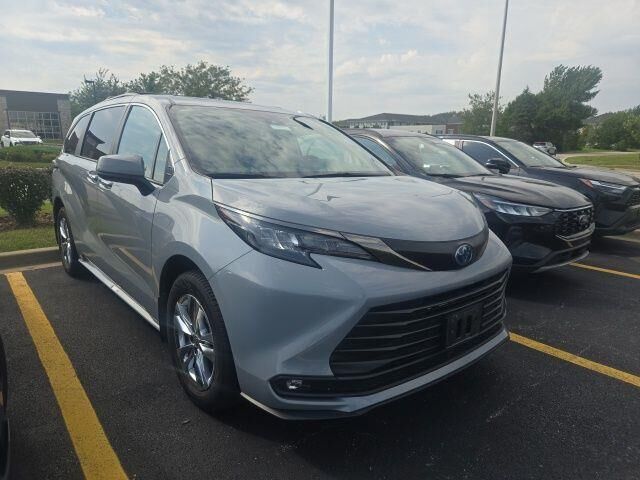 2022 Toyota Sienna Woodland Edition