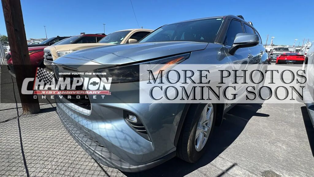 2022 Toyota Highlander Hybrid LE — photo 1 of 3