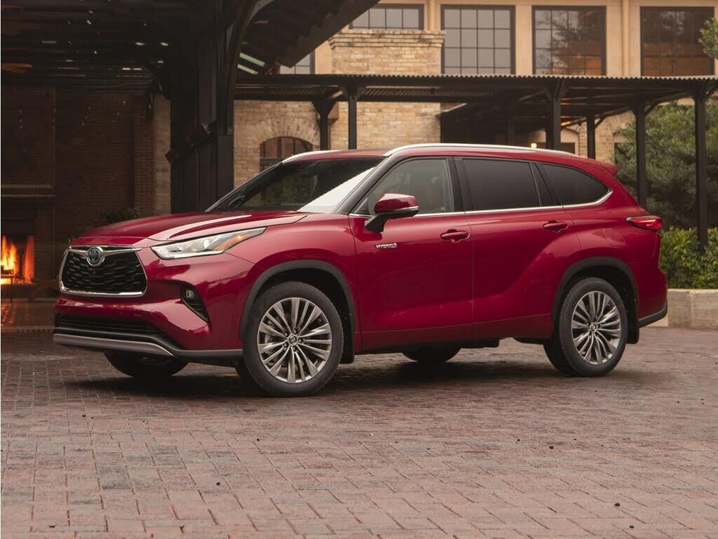 2021 Toyota Highlander Hybrid LE — photo 1 of 1