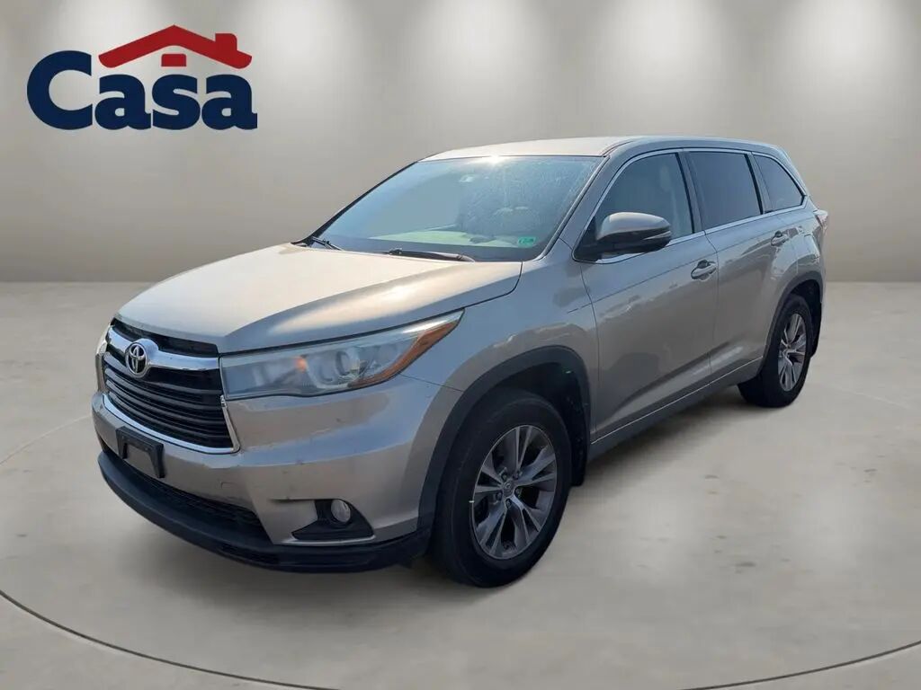 2015 Toyota Highlander LE — photo 1 of 13