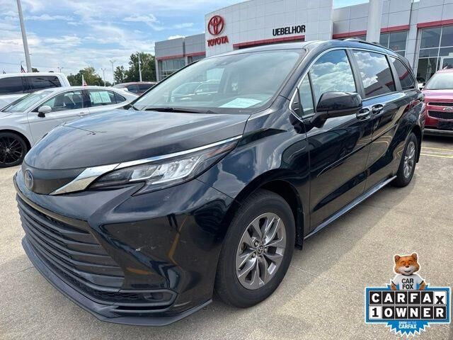 2023 Toyota Sienna LE 8-Passenger