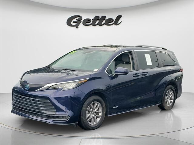 2021 Toyota Sienna LE 8-Passenger