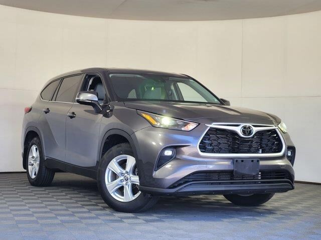 2022 Toyota Highlander LE