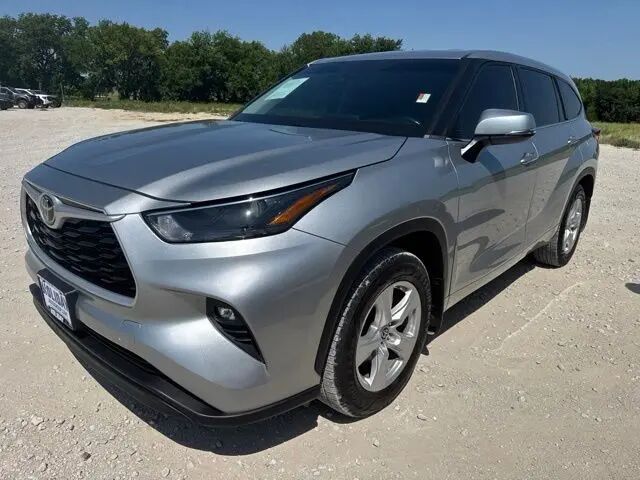 2022 Toyota Highlander LE