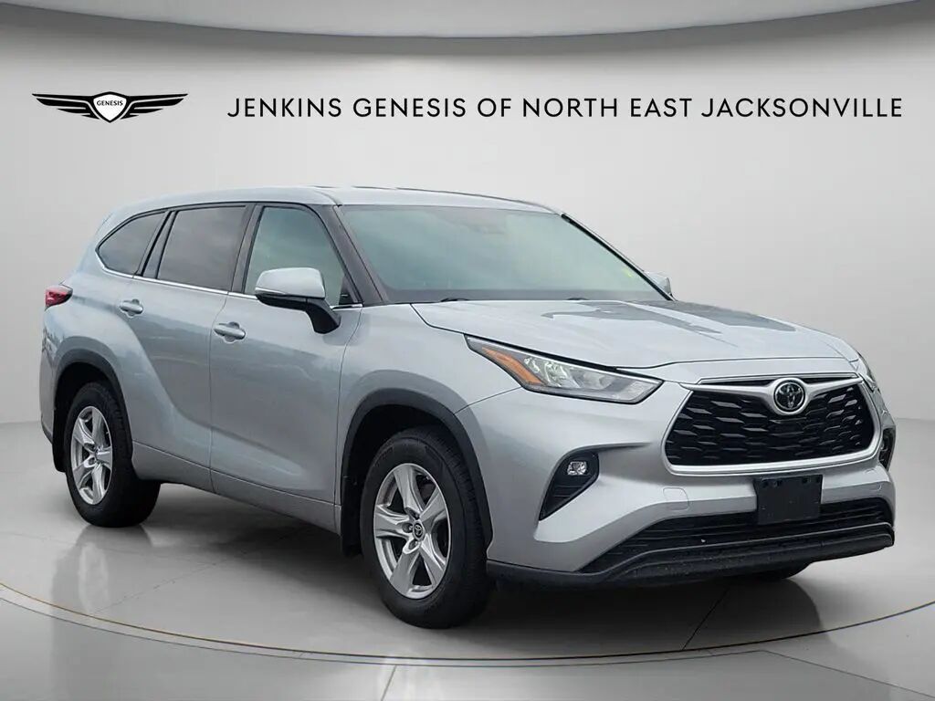2020 Toyota Highlander LE — photo 1 of 13