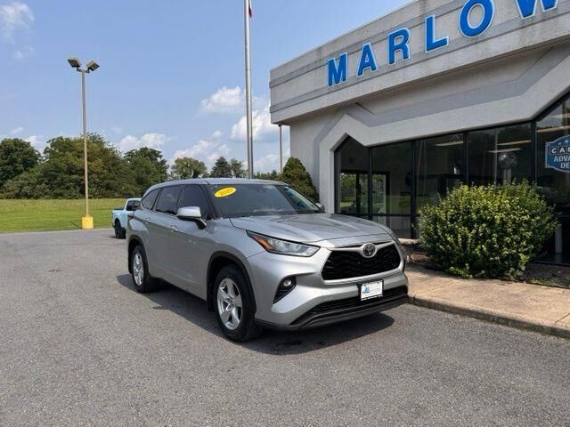 2020 Toyota Highlander LE