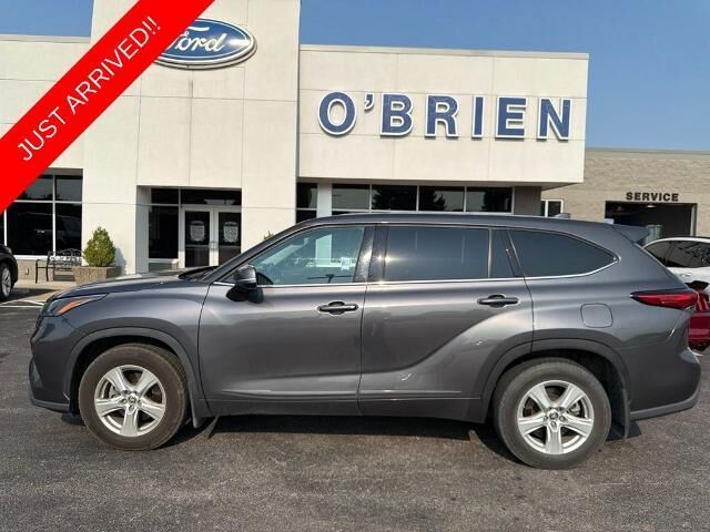 2022 Toyota Highlander LE