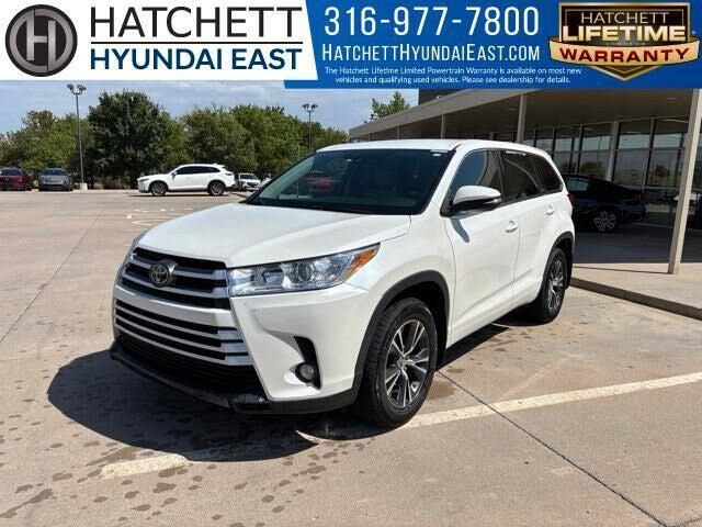 2017 Toyota Highlander LE Plus — photo 1 of 5