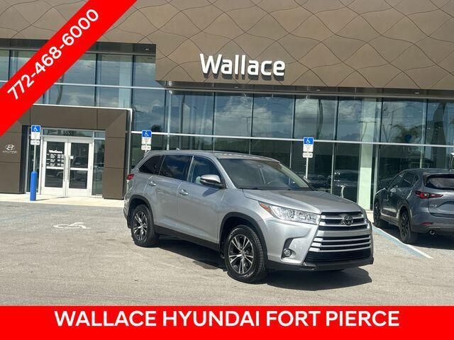2019 Toyota Highlander LE Plus — photo 1 of 13