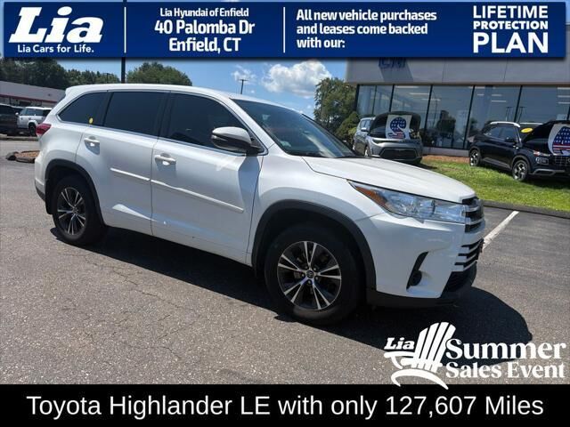 2018 Toyota Highlander LE — photo 1 of 3