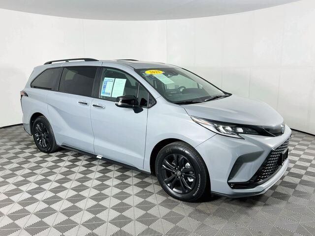 2025 Toyota Sienna Woodland Edition