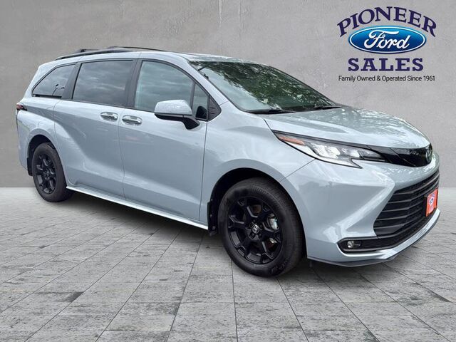 2025 Toyota Sienna Woodland Edition