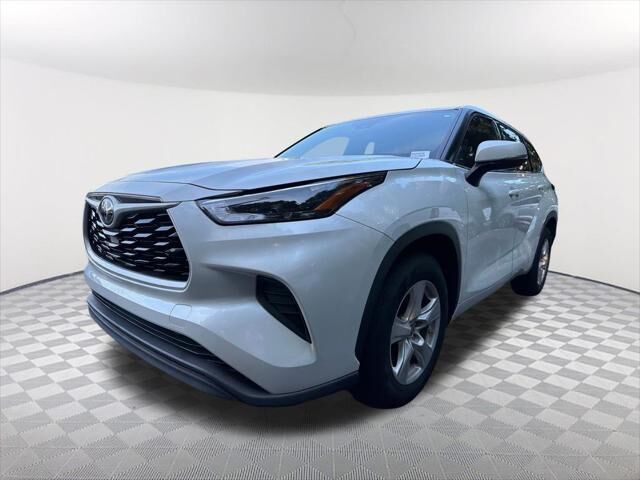 2022 Toyota Highlander L — photo 1 of 5