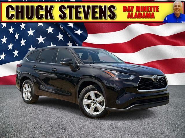 2021 Toyota Highlander L — photo 1 of 10