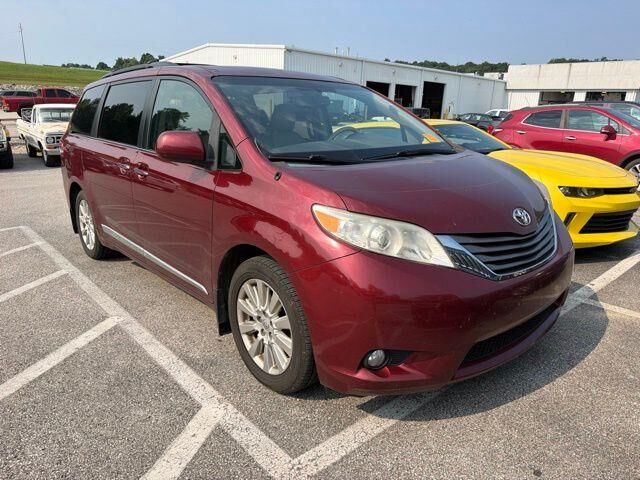 2014 Toyota Sienna XLE 7-Passenger