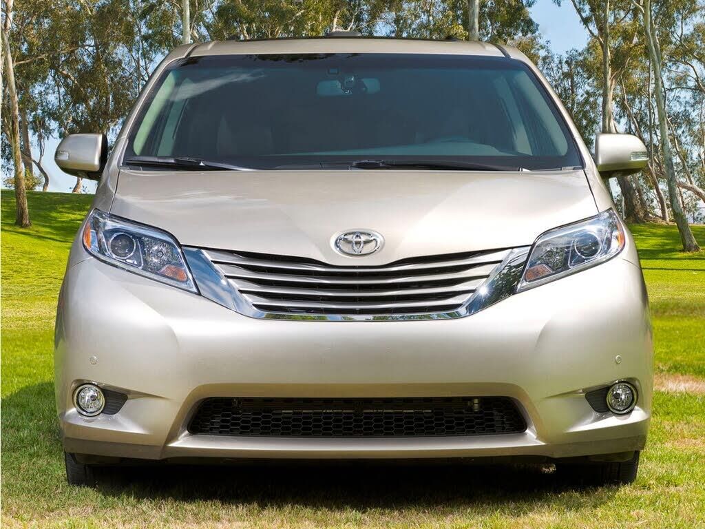 2016 Toyota Sienna XLE 7-Passenger — photo 1 of 1
