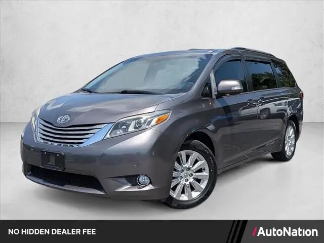2015 Toyota Sienna XLE 7-Passenger — photo 1 of 13