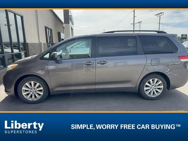 2014 Toyota Sienna XLE 7-Passenger
