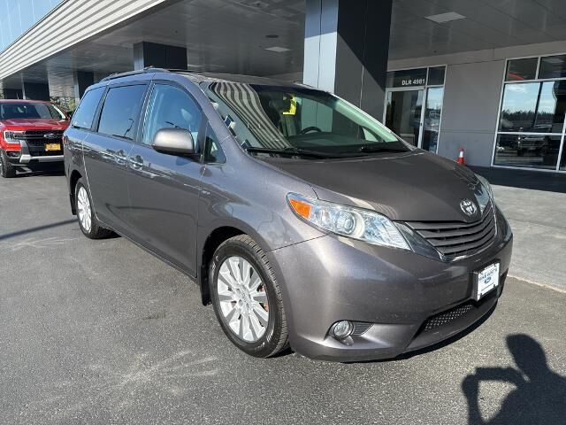 2016 Toyota Sienna XLE 7-Passenger