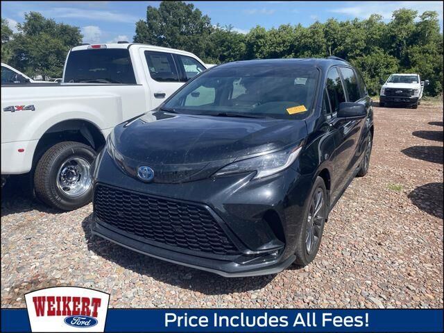 2025 Toyota Sienna XSE 7-Passenger