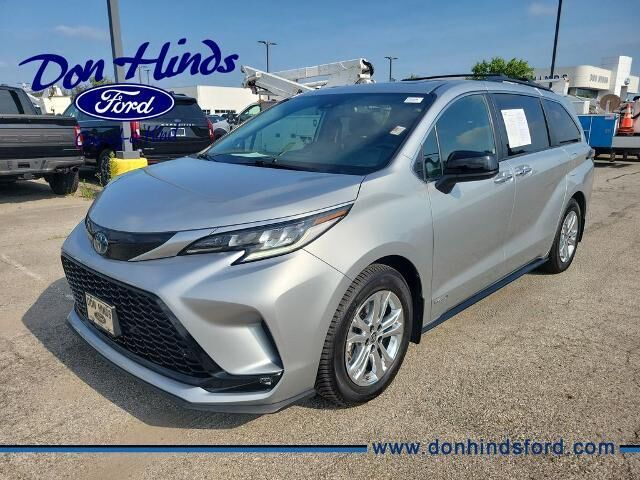 2021 Toyota Sienna XSE 7-Passenger