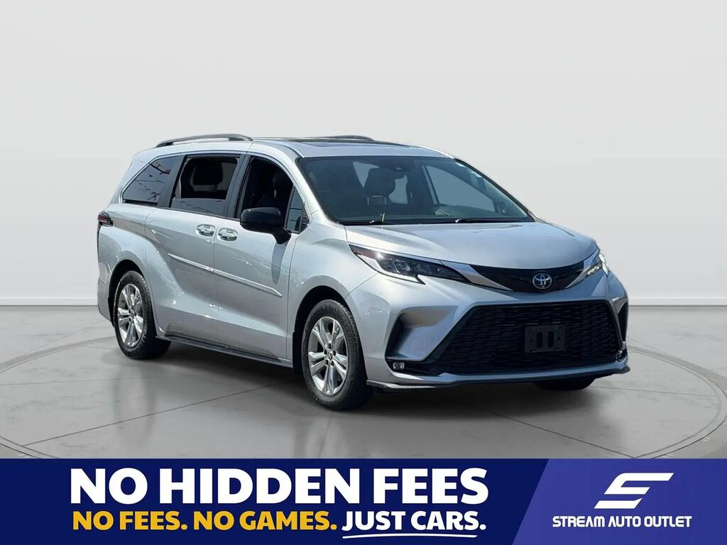 2022 Toyota Sienna XSE 7-Passenger — photo 1 of 13