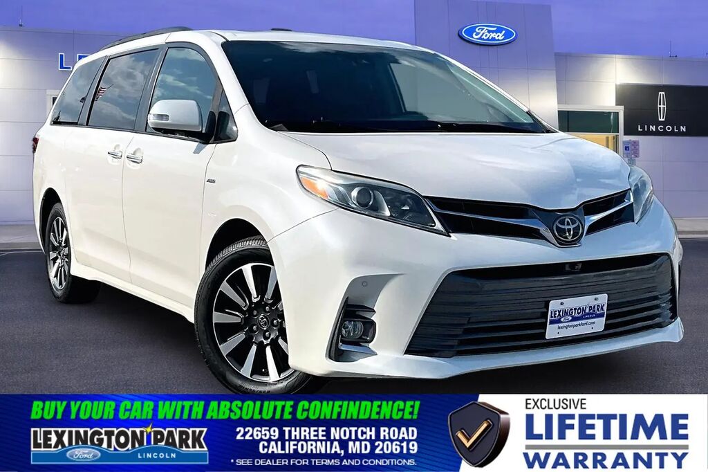2019 Toyota Sienna XLE 7-Passenger — photo 1 of 3