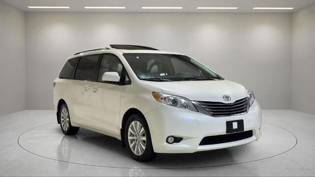 2017 Toyota Sienna XLE 7-Passenger