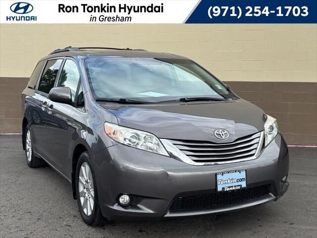 2017 Toyota Sienna XLE 7-Passenger
