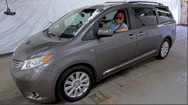 2017 Toyota Sienna XLE 7 Passenger