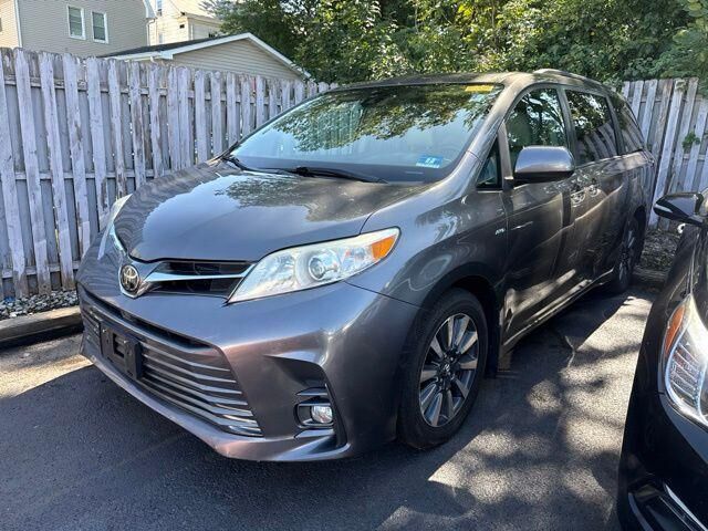 2018 Toyota Sienna XLE 7-Passenger