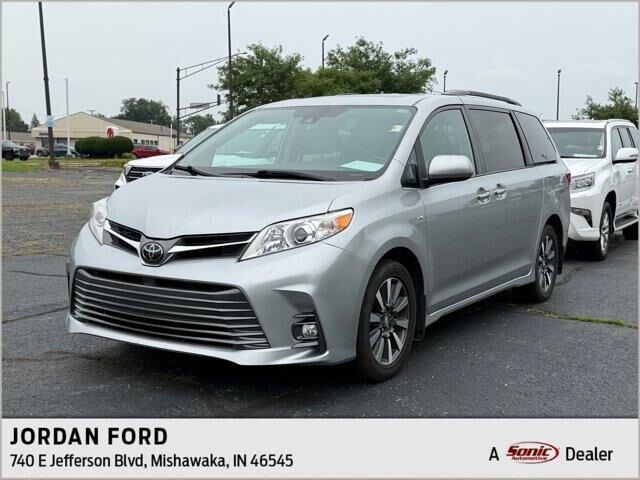 2019 Toyota Sienna XLE 7-Passenger — photo 1 of 12