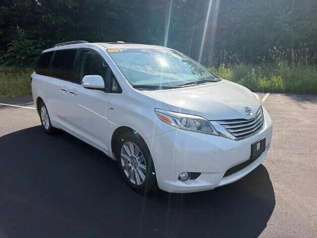 2017 Toyota Sienna XLE 7-Passenger