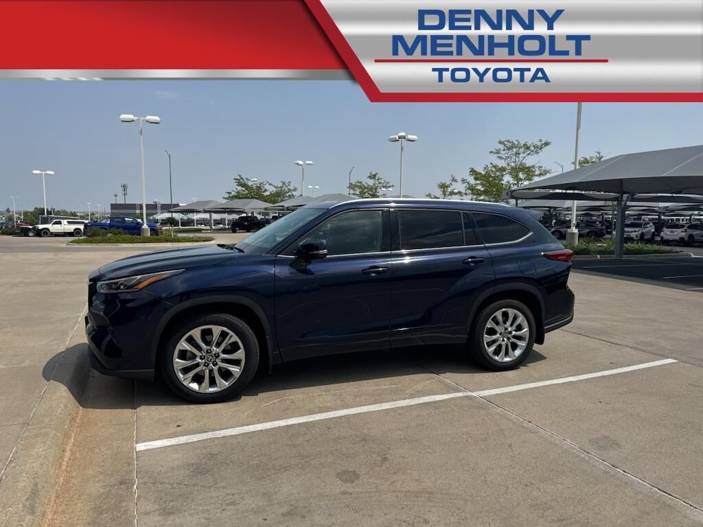 2021 Toyota Highlander Limited — photo 1 of 3